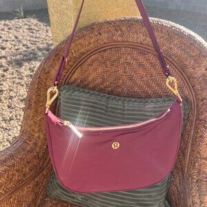 LULULEMON BAG GIVY (EUC) + FOLLOW IG @THREDSFROMCORAL